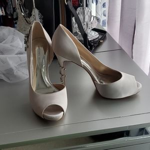 Silver satin cloth 3 to 4 in platform high heels